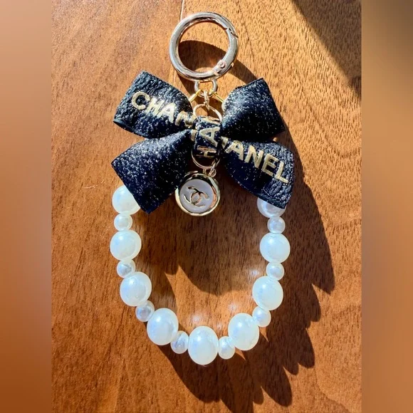 Chanel Sparkling Blue Tweed & Pearls Bag Charm with ‘CC’ Button. NEW in Box. - Picture 5 of 12